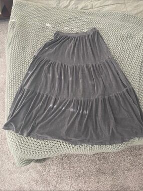 Evereve Tiered Maxi Skirt in Charcoal